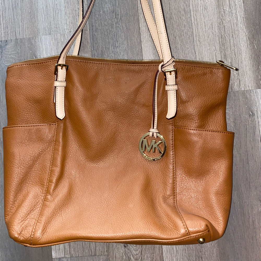 Michael Kors Tote Color- Rust with Gold hardware